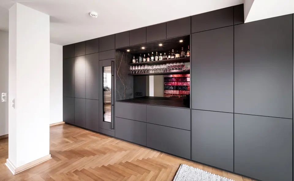 hellbeleutete Küche